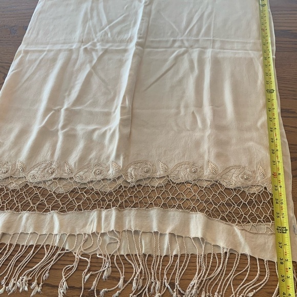 Lace bottom Scarf with tassels lagon look boho prairie style soft accents scarf - Picture 6 of 10